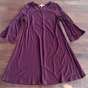 Harlow & Rose boutique burgundy lace up sleeve shift dress size small